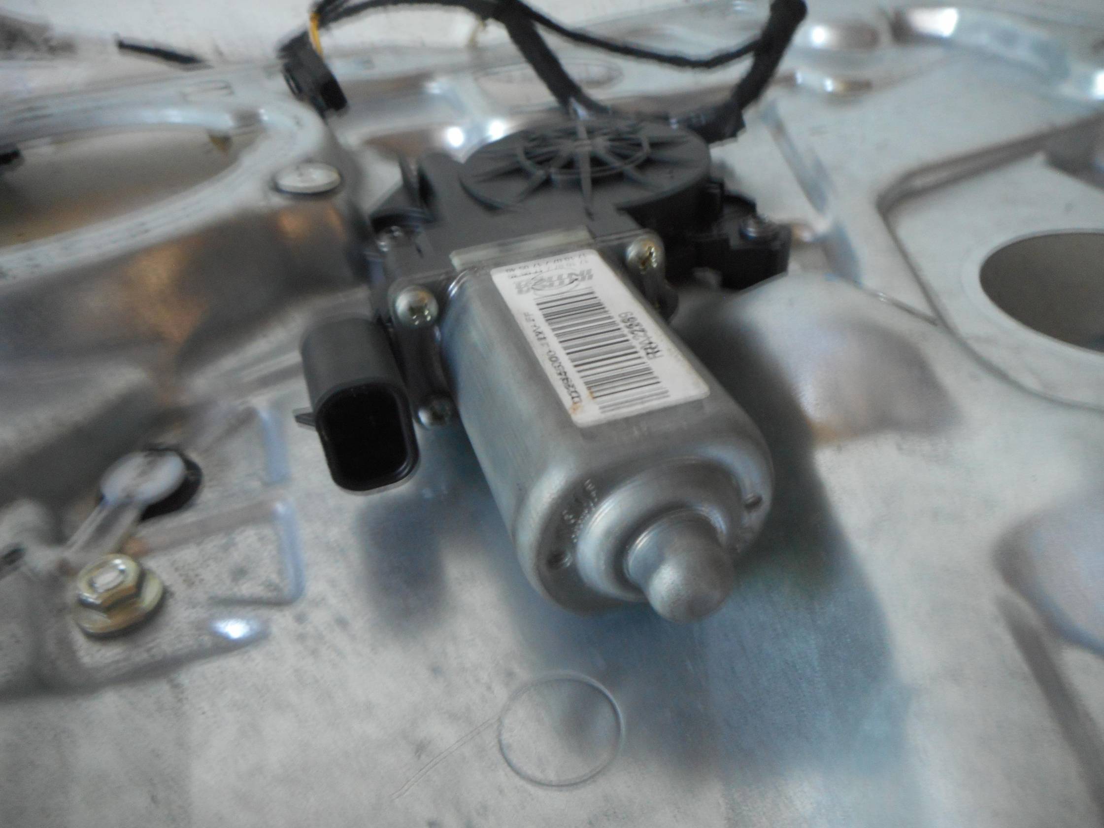 Alzacristallo elettr. porta post. dx.